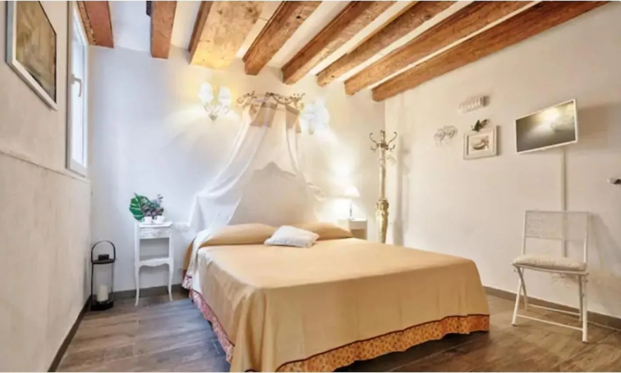 Venice Cadeau contacts